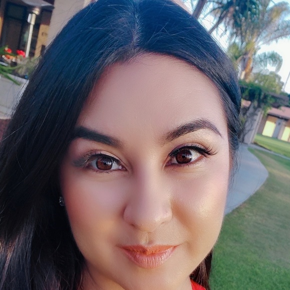 Meet your Posher, Melissa - Picture 3 of 3